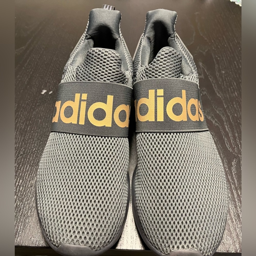 Men’s/womens Adidas slip on sneakers